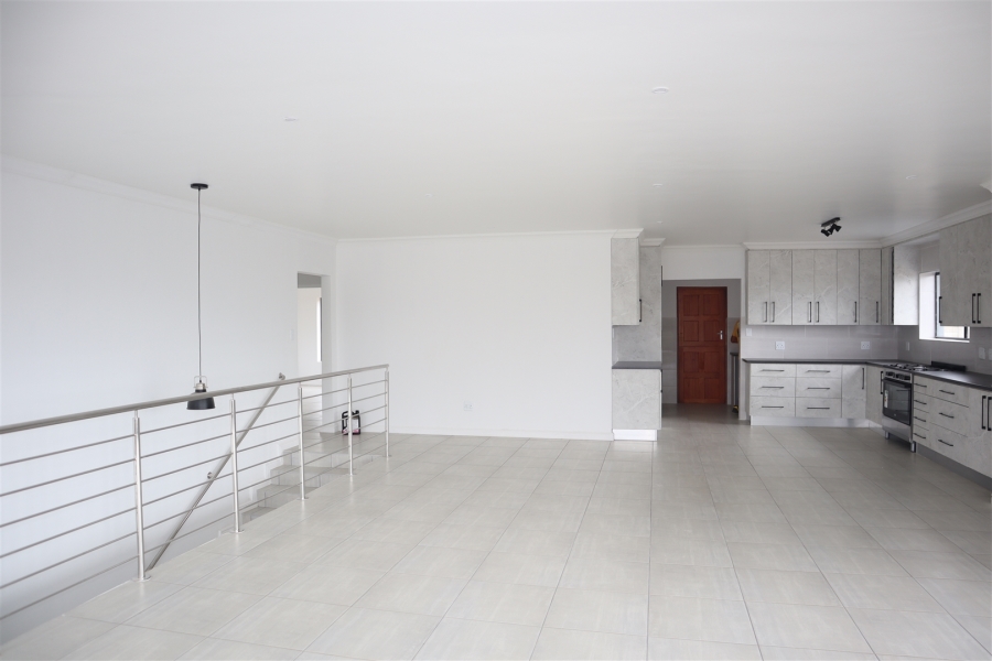 5 Bedroom Property for Sale in Wavecrest Eastern Cape